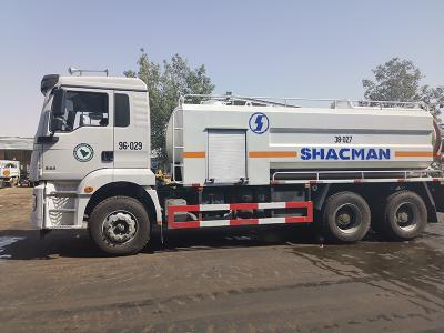 Camión cisterna de 6 * 4 Vaccum   