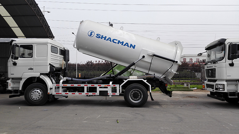 4*2 Vacuum Tank Truck.jpg