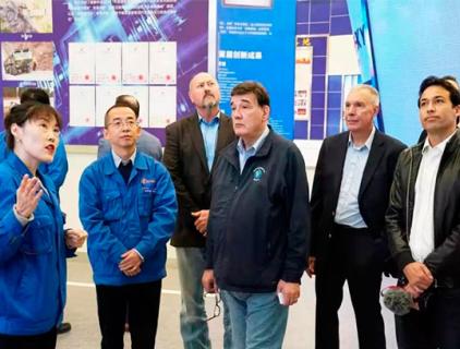 Vier van harte dat Shanxi Automobile Holdings de eretitel "Cornerstone of Great Power" heeft gekregen